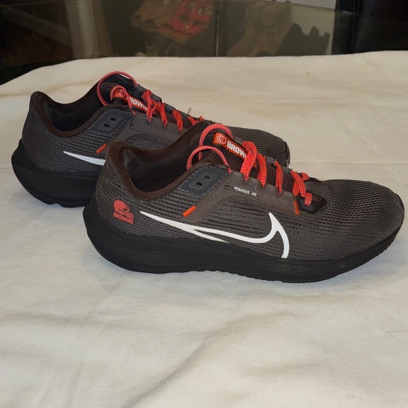 Nike NFL Cleveland Browns Air Zoom Pegasus Brown and Red Sneakers - Picture 5 of 8